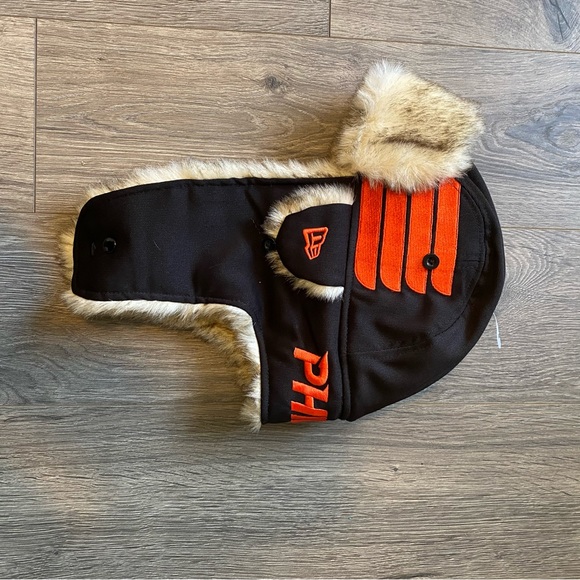 Philadelphia FLYERS Trapper hat- NEW - Picture 7 of 7
